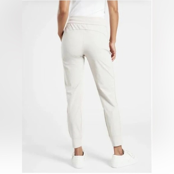 Athleta Headlands Hybrid Trek Jogger in Birch Gray Women’s Size 2/P - Picture 15 of 15